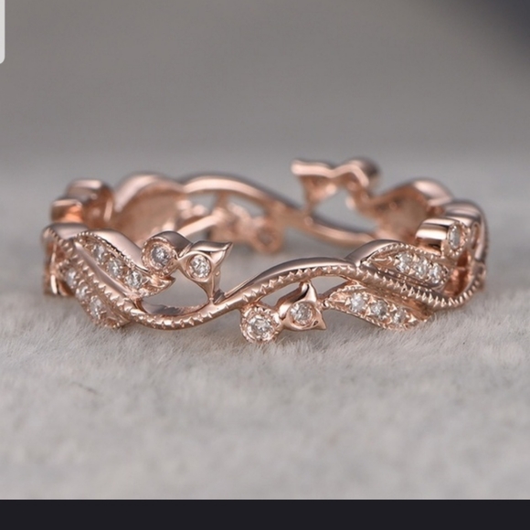 Jewelry - Gorgeous 18k plated Flower Lucky Vine Ring in ROSE GOLD